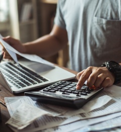 Wat is het verschil tussen payroll salaris en personeelsadministratie