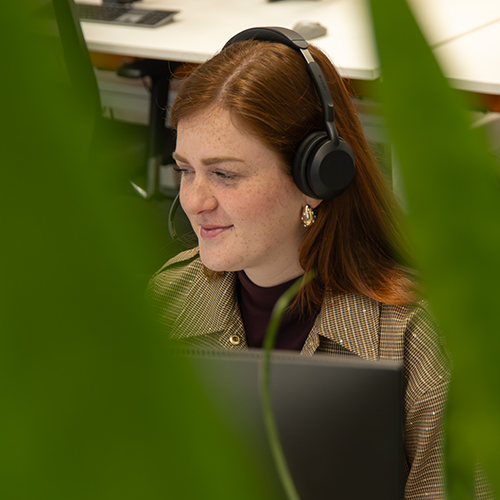 Medewerker met headset